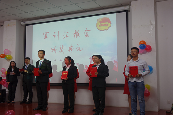 js5金沙6038举办“明德砺志,向梦起航”军训汇报会 js5金沙6038举办“明德砺志,向梦起航”军训汇报会